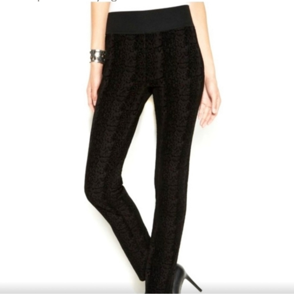 EUC INC International Concepts Black Velvet Leopard Pull On Pants